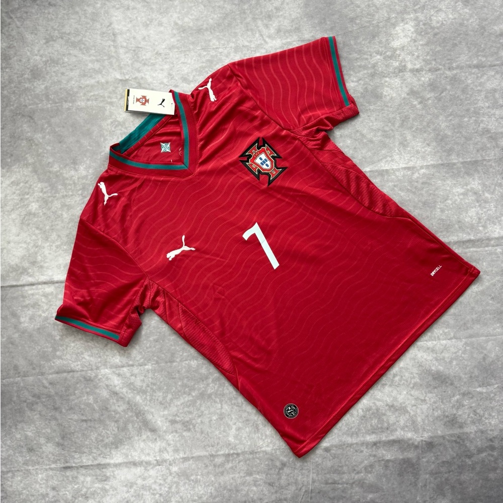 Portugal Home Jersey Ronaldo 7 - Picture 3 of 7